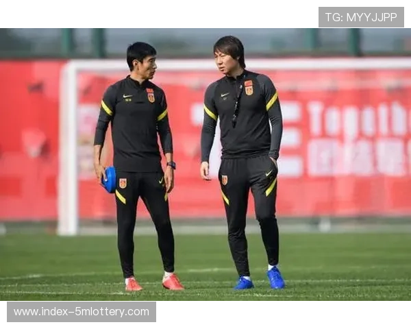 现代冠军阵容蓝图：组织型中锋与全能锋线成建队核心